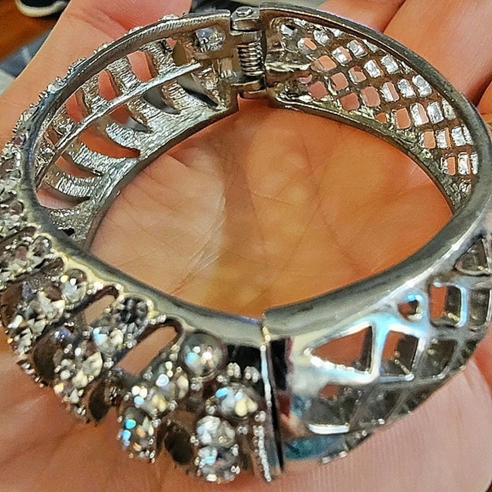 Vintage Chunky Silver Tone Rhinestones Zirconia Hinged Cuff Lattice Bracelet - Picture 9 of 14